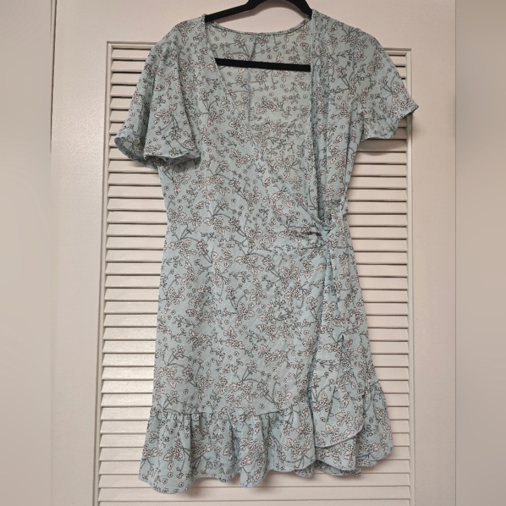 Blue & White Floral Lightweight Short-Sleeve Wrap Summer Dress